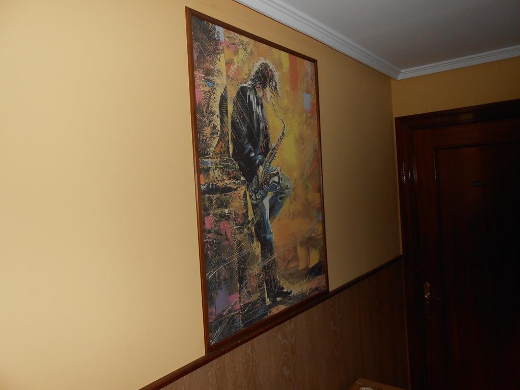 Hostal Restaurante El Abuelo Trobajo Del Camino Luaran gambar