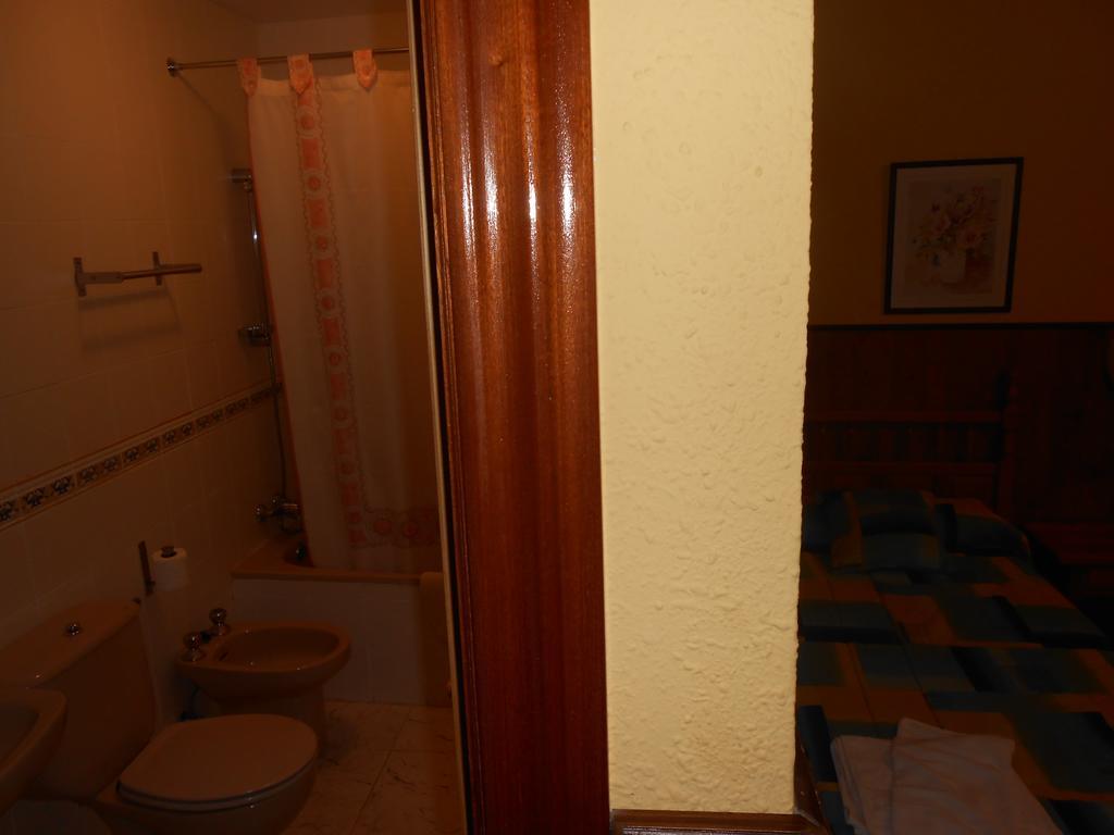Hostal Restaurante El Abuelo Trobajo Del Camino Bilik gambar