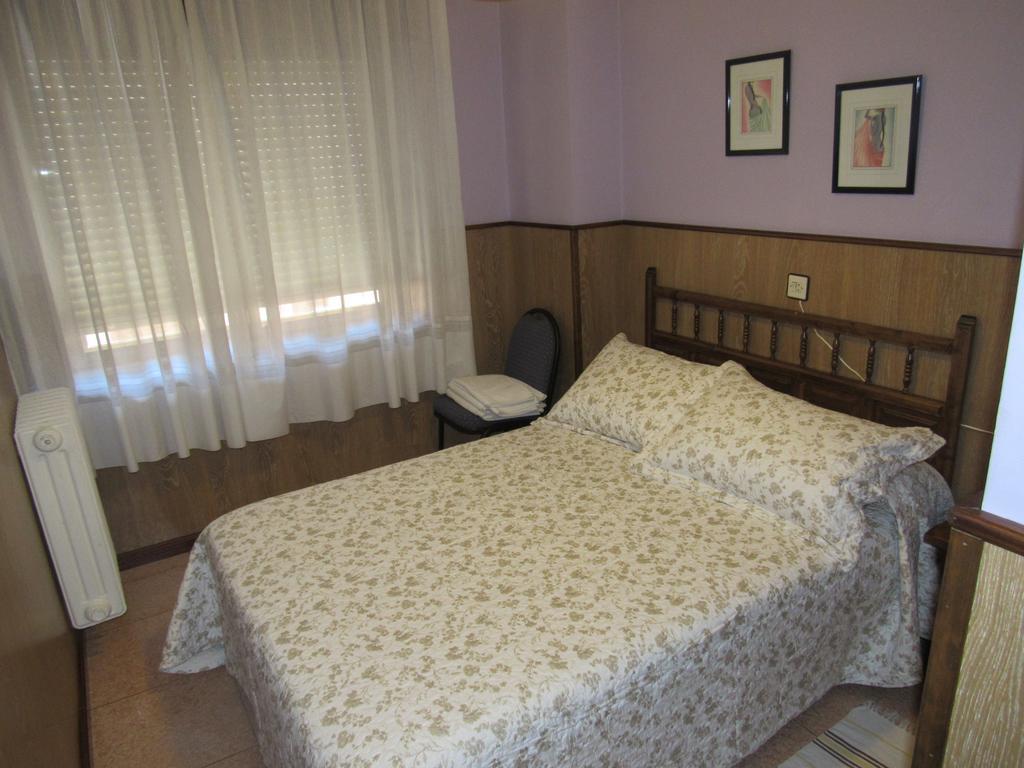 Hostal Restaurante El Abuelo Trobajo Del Camino Luaran gambar