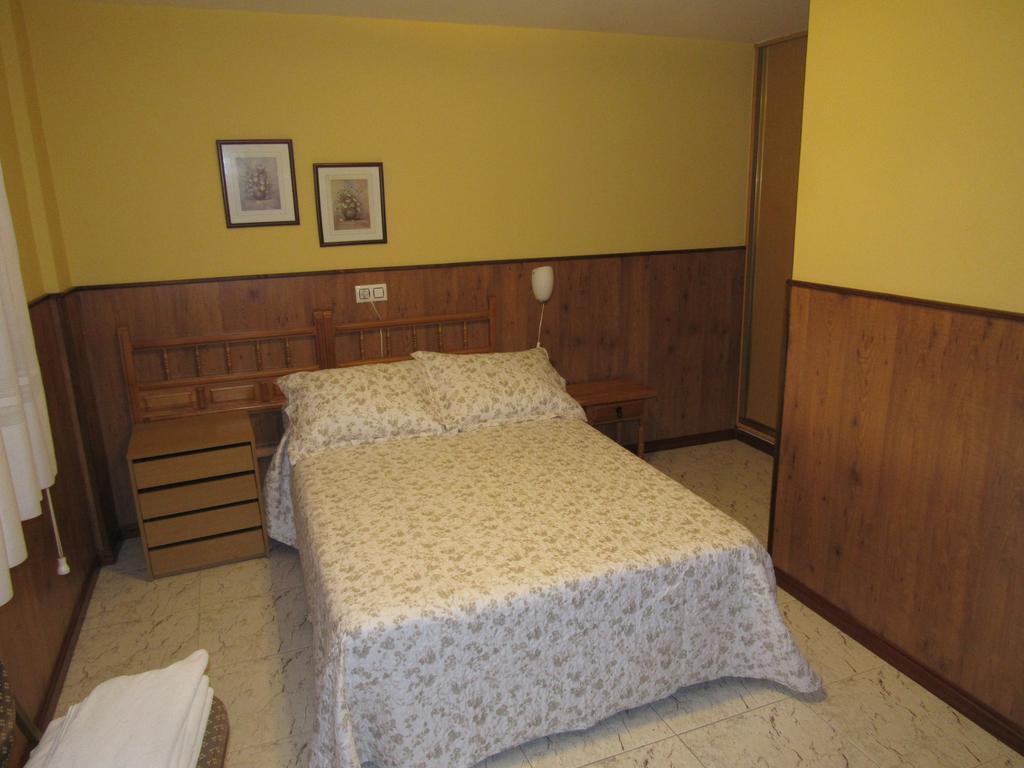Hostal Restaurante El Abuelo Trobajo Del Camino Luaran gambar
