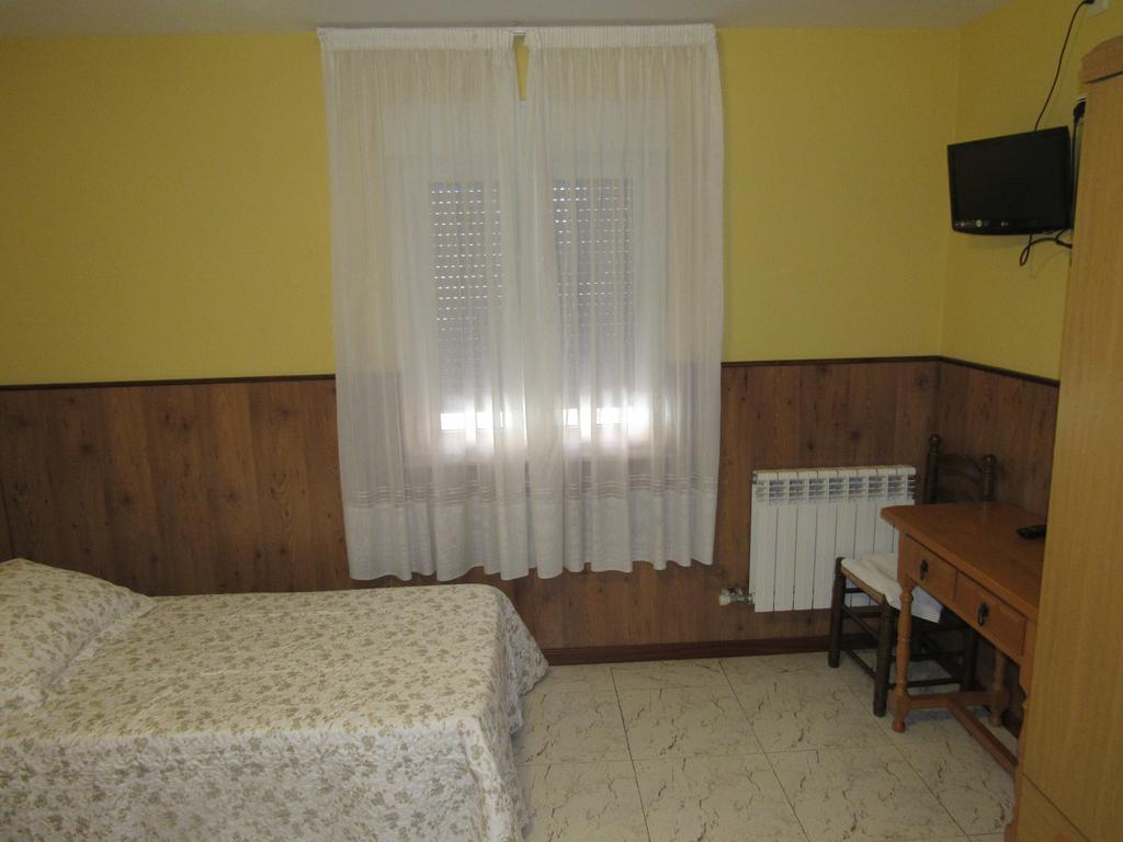 Hostal Restaurante El Abuelo Trobajo Del Camino Luaran gambar