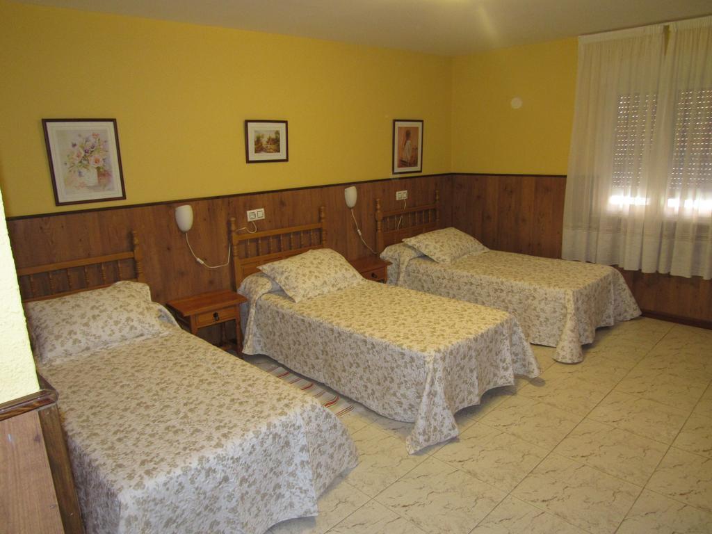 Hostal Restaurante El Abuelo Trobajo Del Camino Luaran gambar