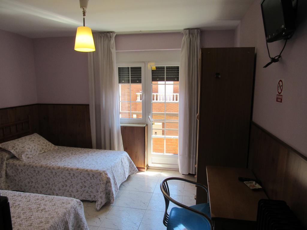 Hostal Restaurante El Abuelo Trobajo Del Camino Luaran gambar