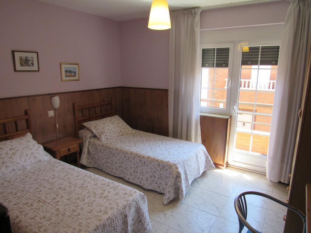 Hostal Restaurante El Abuelo Trobajo Del Camino Luaran gambar