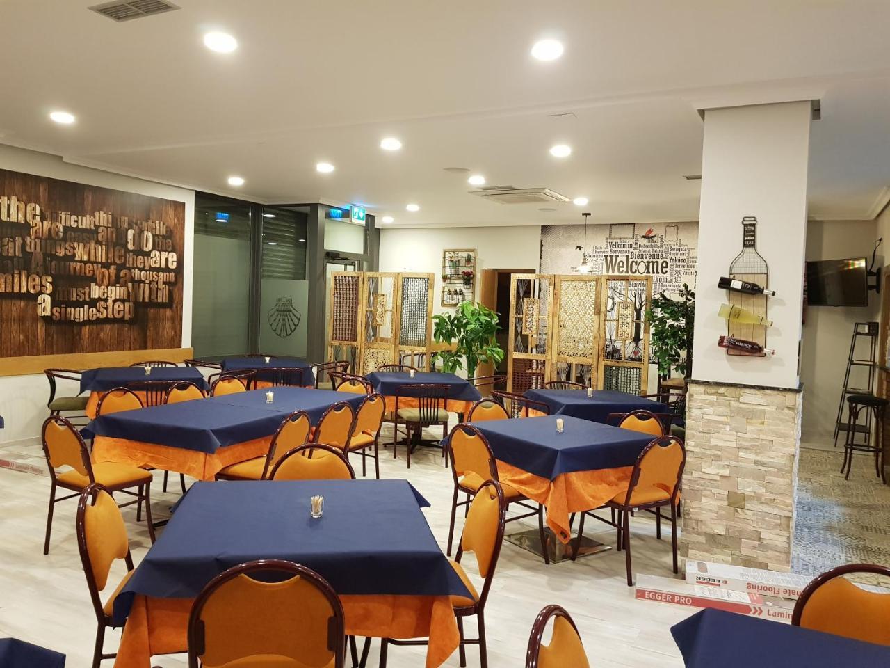 Hostal Restaurante El Abuelo Trobajo Del Camino Luaran gambar