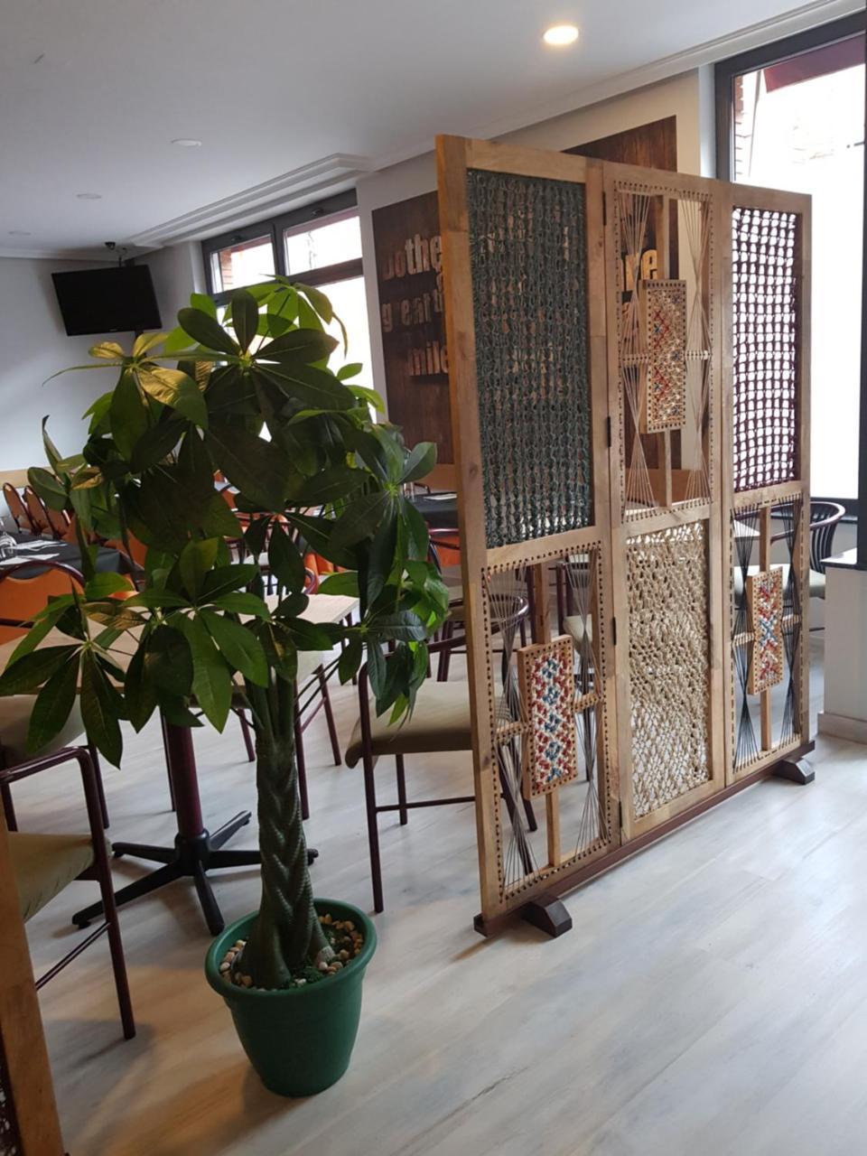 Hostal Restaurante El Abuelo Trobajo Del Camino Luaran gambar