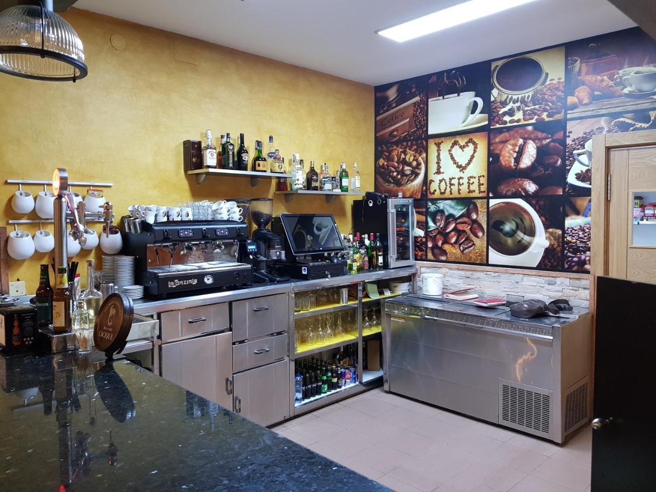 Hostal Restaurante El Abuelo Trobajo Del Camino Luaran gambar