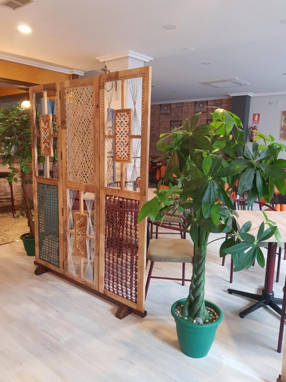 Hostal Restaurante El Abuelo Trobajo Del Camino Luaran gambar